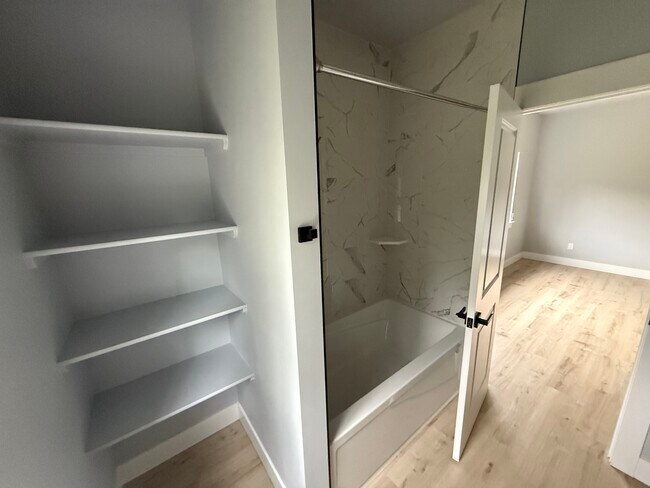 Building Photo - 3990 S Birch Cove Dr