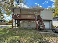 Building Photo - 904 Forest Ave