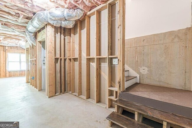 Building Photo - 1410 Eastland Rd SE