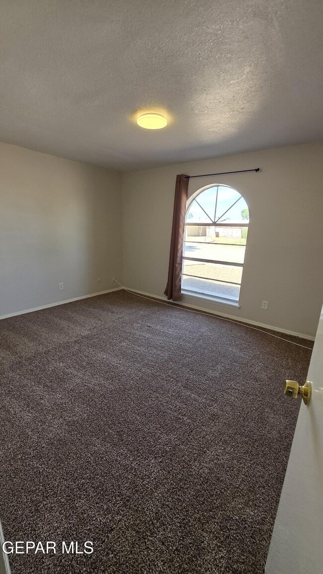 Building Photo - 10932 George Archer Dr