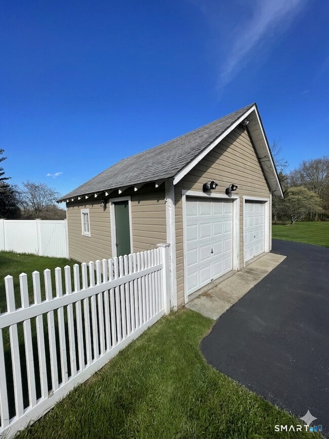Building Photo - 755 Scotland Rd