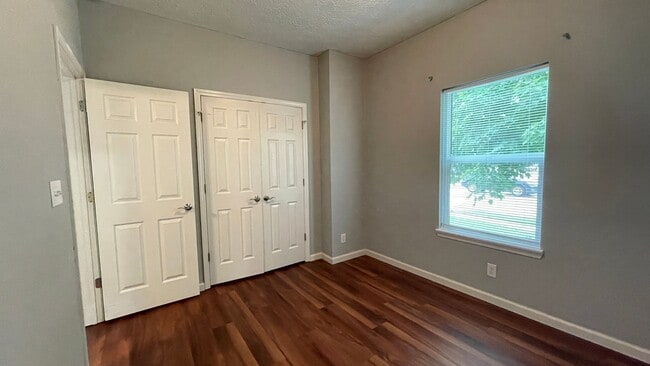 Building Photo - LEXINGTON FARMS...3 Bedroom 2 Bath