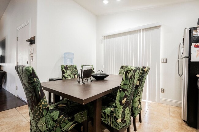Building Photo - Beautiful 3 Bedroom Home In the Southwest