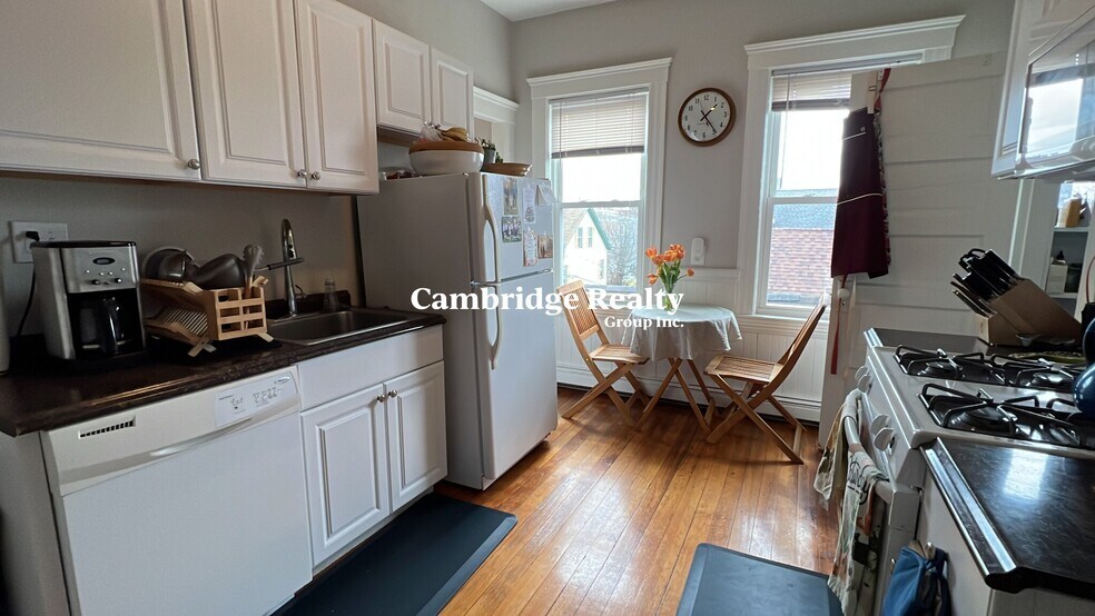 Building Photo - 96 Columbia St