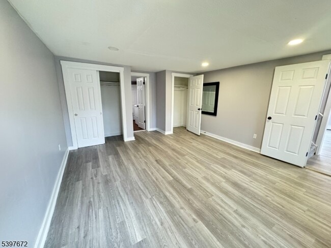 Building Photo - 606 Hardyston Ville Rd