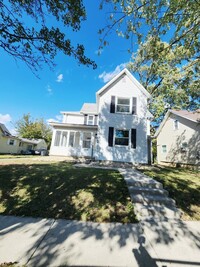 Building Photo - 564 Haller St