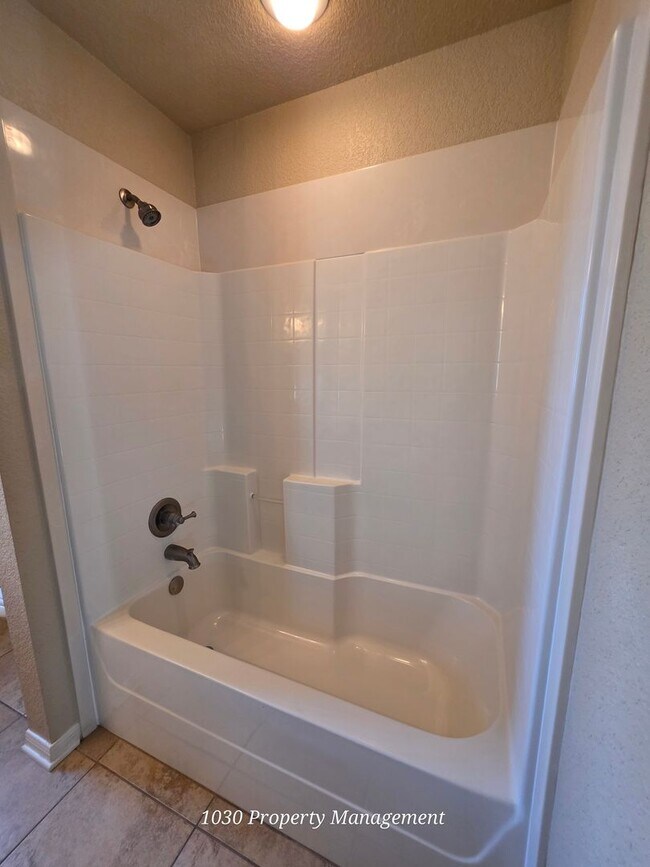 Building Photo - 2 Bed/2 Bath Duplex in Trimmier Estates! 500.00 off 1st full months rent