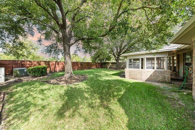 Building Photo - 2618 Parkbriar Ln