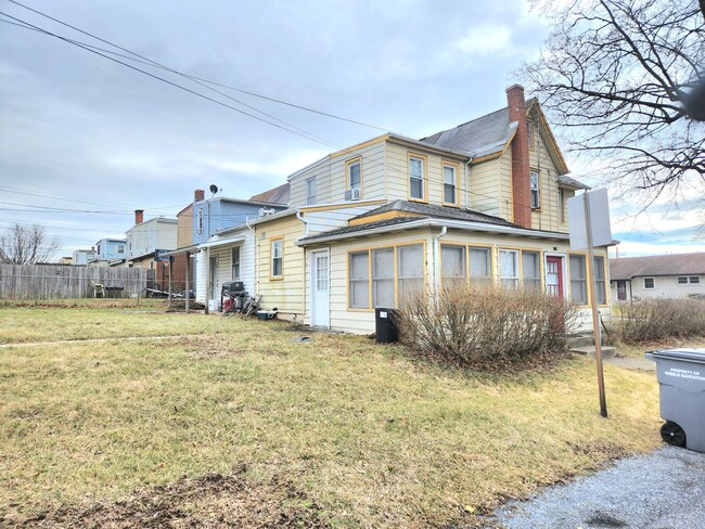 Building Photo - 3 Bedroom 1 Bath CORNWALL SCHOOL DISTRICT