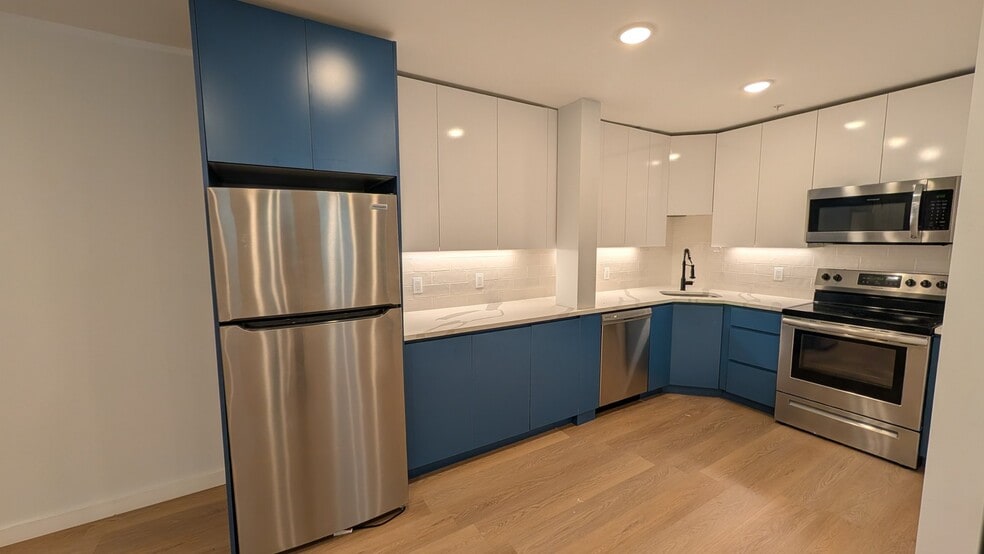 Building Photo - 55 Tunxis Ave