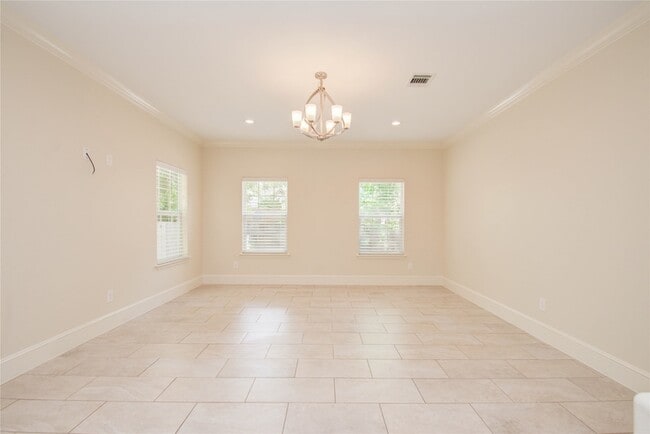 Building Photo - 10572 Twin Oak Dr