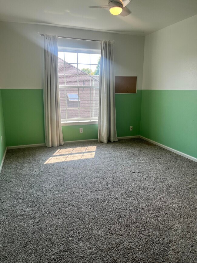 Building Photo - 648 E Maberry Dr