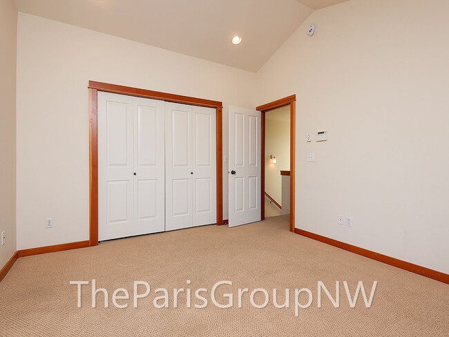 Building Photo - Gorgeous Green Lake 3BR TH – Walk to Swim,...