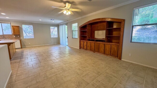 Building Photo - Discover your dream home in the heart of H...