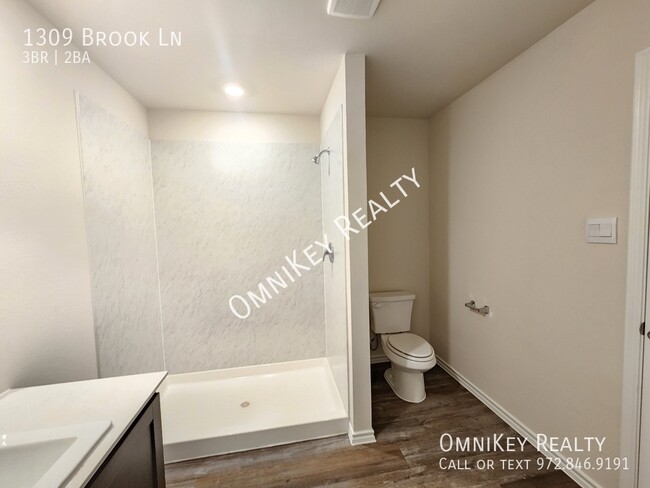 Building Photo - 1309 Brook Ln