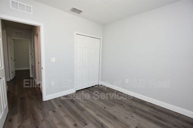 Building Photo - 525 Albatross Dr