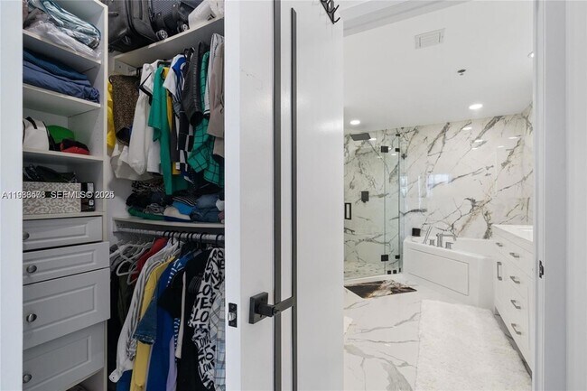 Building Photo - 3029 NE 188th St