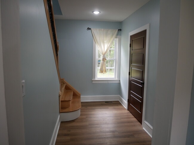 Building Photo - 208 Vineyard Rd