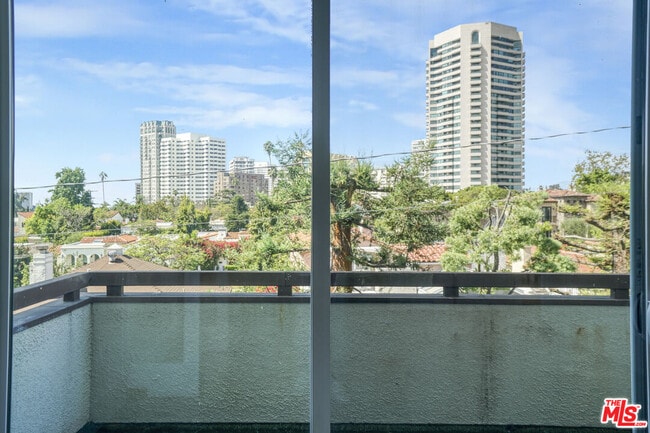 Building Photo - 1277 S Beverly Glen Blvd