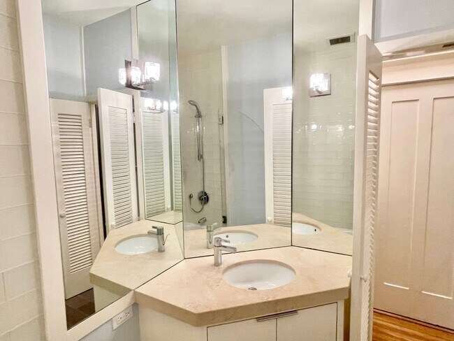 Building Photo - Lower Pacific Heights 2BR/2BA Condo With Bonus Room! Deck! Yard! Garage!  PROGRESSIVE