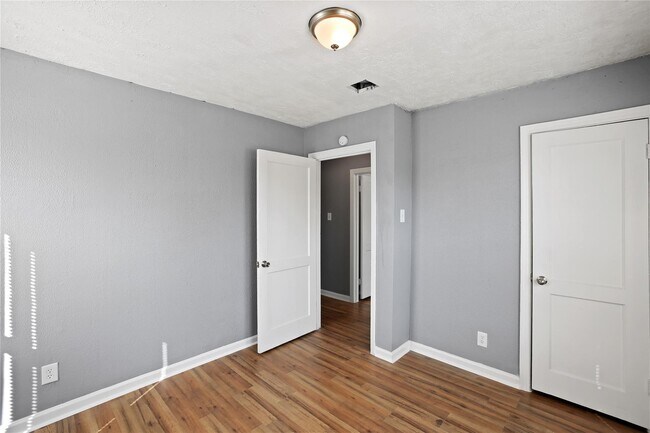 Building Photo - 1135 3rd Ave N