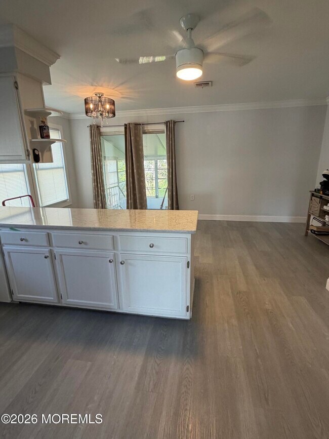 Building Photo - 15 St Tropez Ct