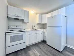Building Photo - 50-58 Walnut Street Unit 14