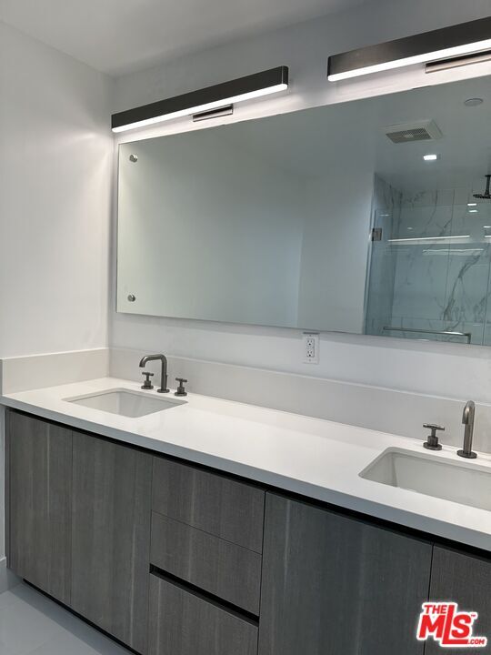 Building Photo - 9842 Vidor Dr