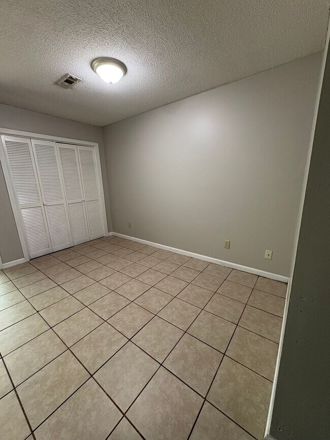 Building Photo - Daleville!