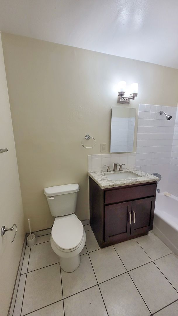 Building Photo - n8031