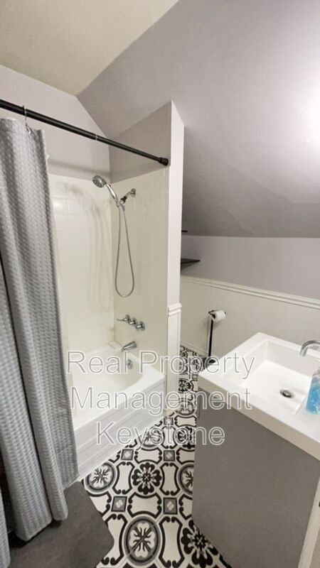 Building Photo - 923 Chislett St