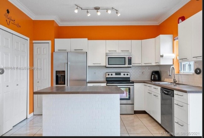 Building Photo - 11528 NW 60th Terrace