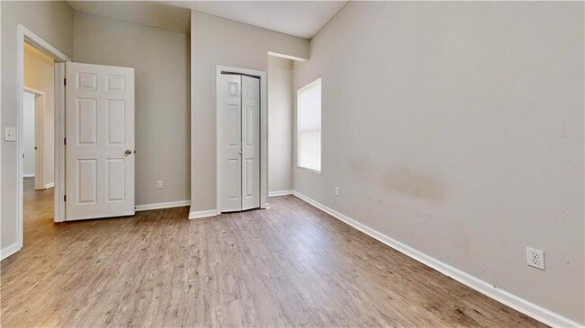 Building Photo - 122 Grove Hill Ave