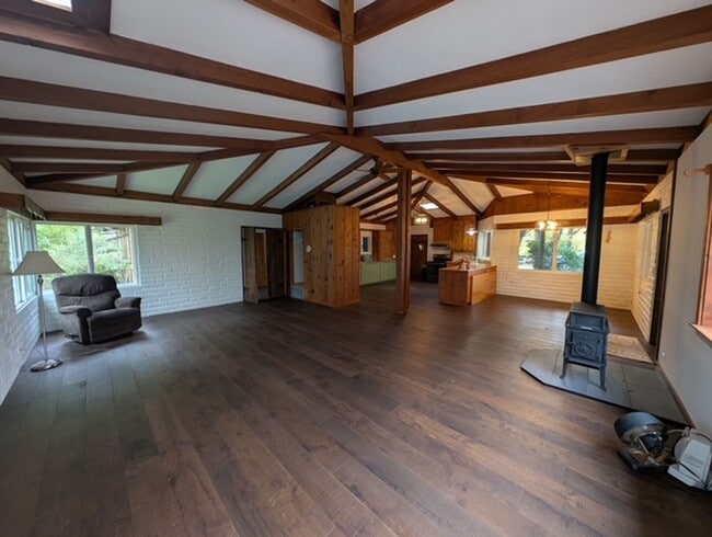 Building Photo - 3BD/2BA Home in Meadow Vista