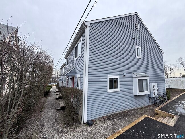 Building Photo - 18 Prospect St