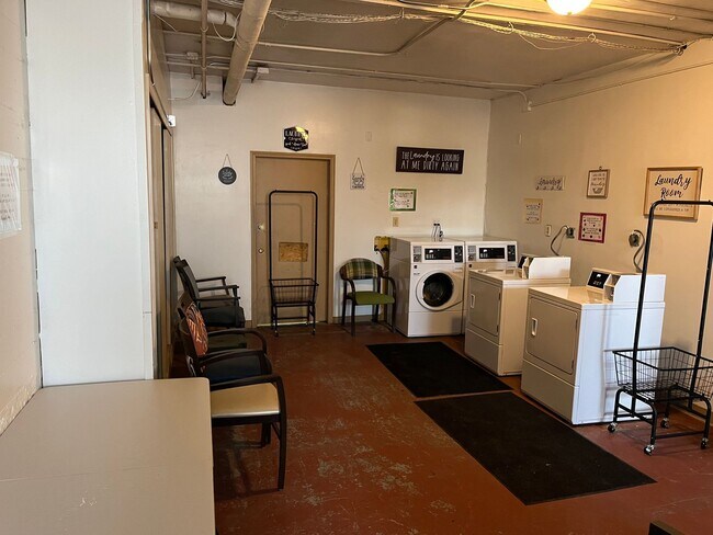 Building Photo - 614 6th St. (12 Unit +2 Commercial)