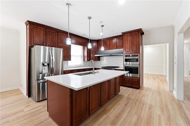 Building Photo - 125 River Park Dr