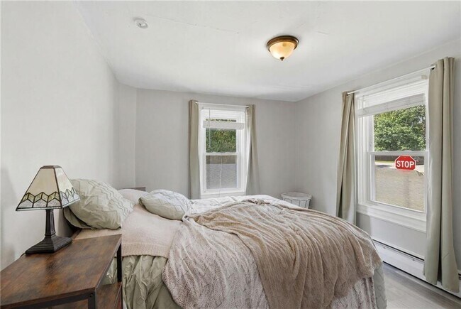 Building Photo - 515 Davisville Rd