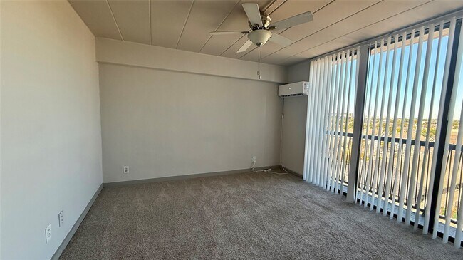 Building Photo - 5400 Memorial Dr