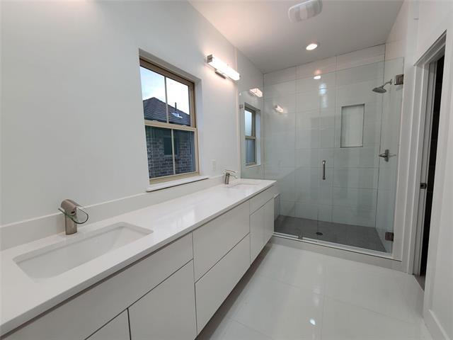 Building Photo - 2812 Almanzor Avenue