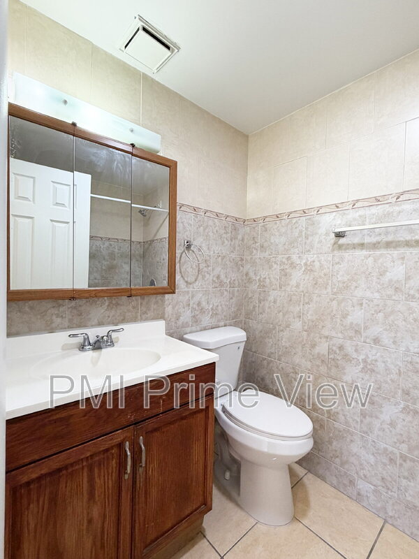 Building Photo - 495 NW 72nd Ave
