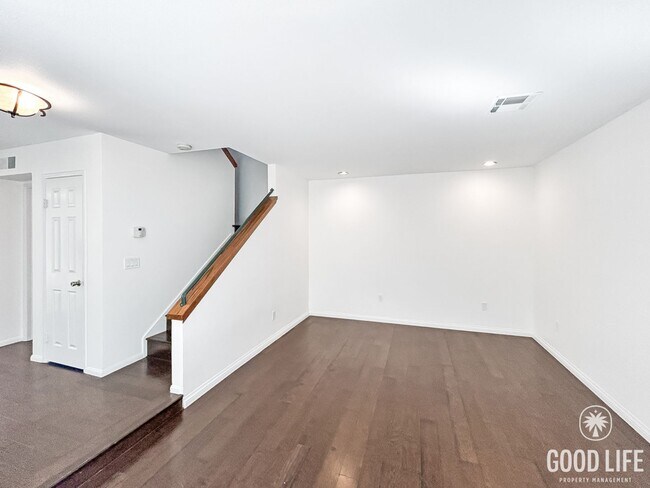 Building Photo - Great 2B/2.5BA Townhome in Kensington!