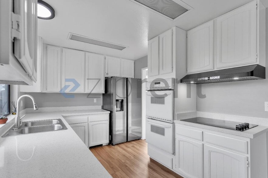 Building Photo - 25 Leslie Ct