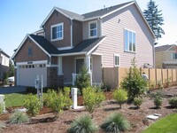 Building Photo - Spacious Modern Home