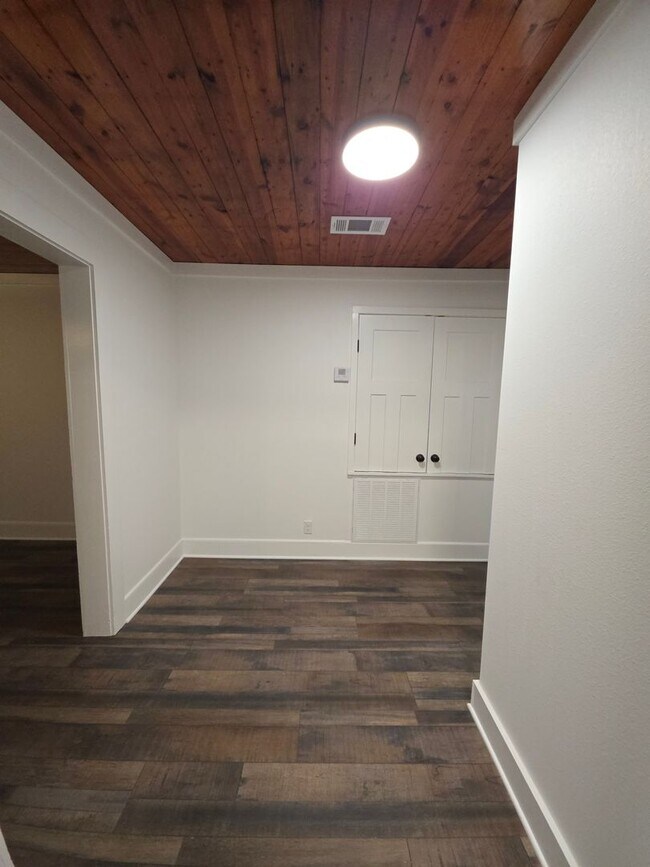 Building Photo - 1315-1317 N. Boston Pl