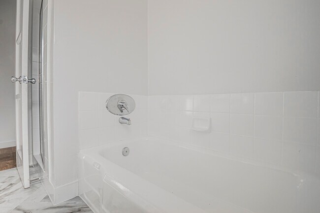 Building Photo - 5844 W 88th St