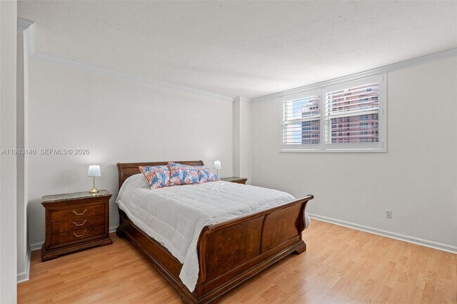 Building Photo - 90 Edgewater Dr