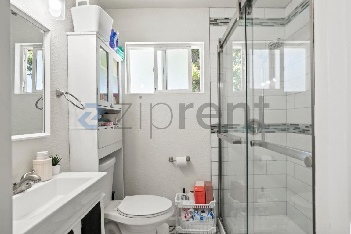 Building Photo - Unit