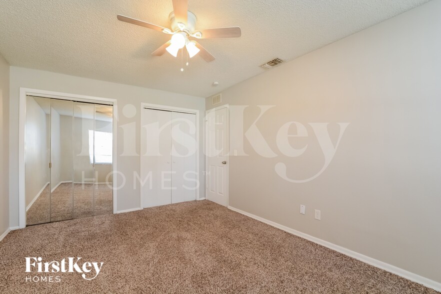 Building Photo - 433 Northwestern Ave