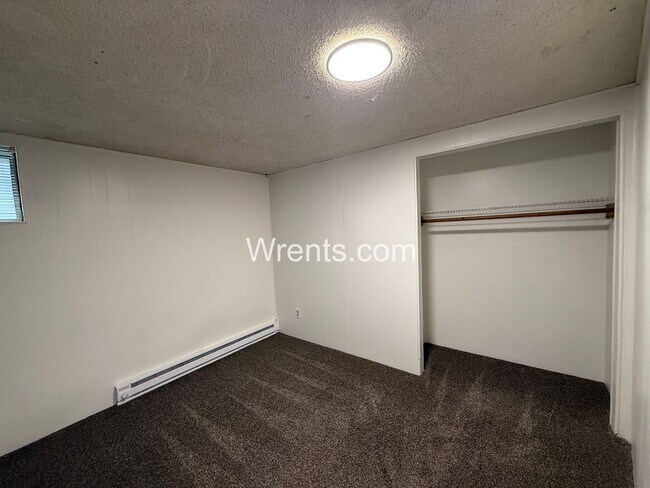 Building Photo - 104-104 W Cora Ave